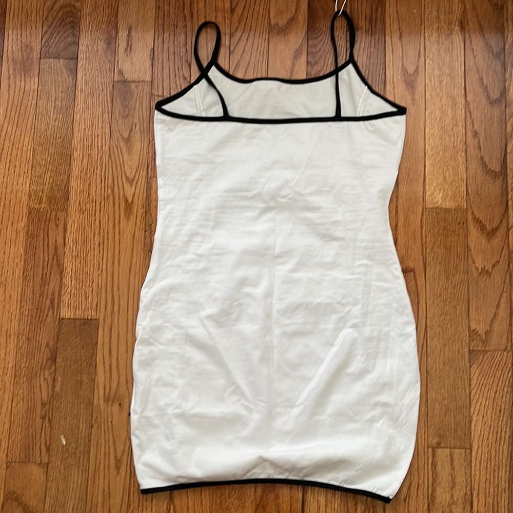 Dress - Picture 2 of 4